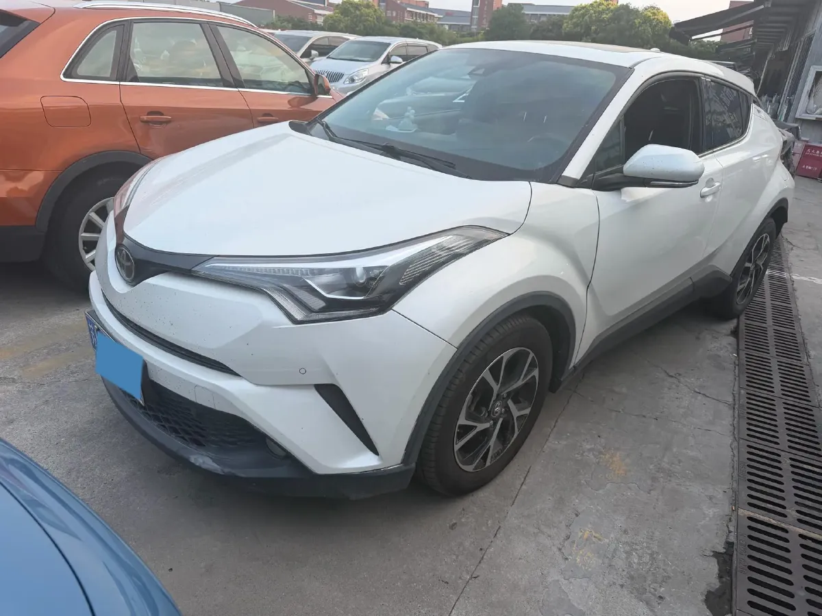 2018 Toyota C-HR 2.0L 171HP L4 CVT,autocango,china used car exporter,china ev exporter,chinese used car exporter,chinese used ev exporter
