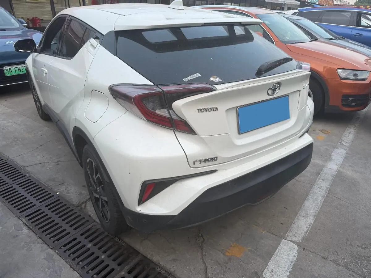 2018 Toyota C-HR 2.0L 171HP L4 CVT,autocango,china used car exporter,china ev exporter,chinese used car exporter,chinese used ev exporter