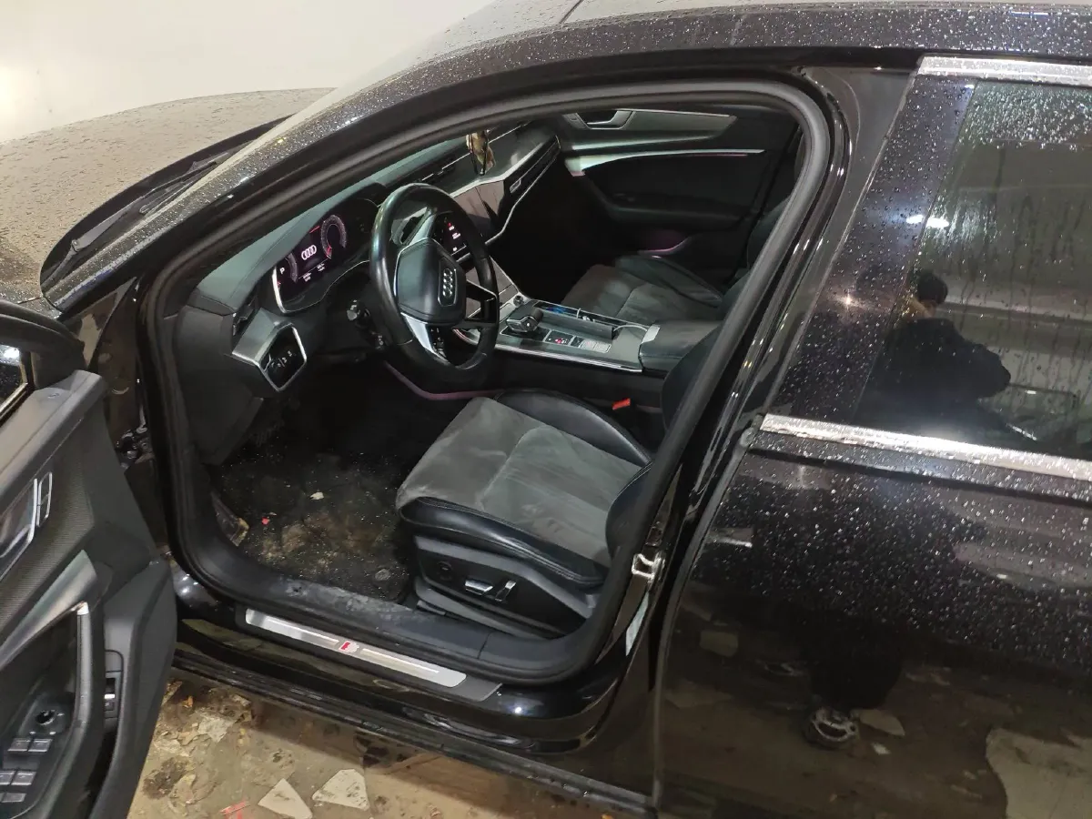 2023 Audi A6L 2.0T 245HP L4 7DCT,autocango,china used car exporter,china ev exporter,chinese used car exporter,chinese used ev exporter