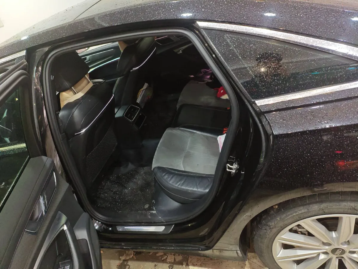 2023 Audi A6L 2.0T 245HP L4 7DCT,autocango,china used car exporter,china ev exporter,chinese used car exporter,chinese used ev exporter
