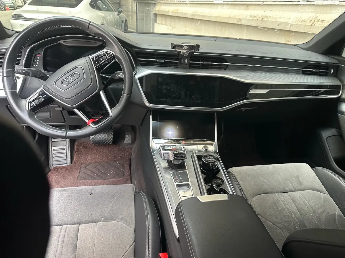 2024 Audi A6L 2.0T 245HP L4 7DCT,autocango,china used car exporter,china ev exporter,chinese used car exporter,chinese used ev exporter