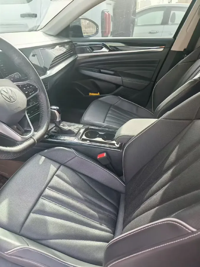 2024 Volkswagen Passat 2.0T 220HP L4 7DCT,autocango,china used car exporter,china ev exporter,chinese used car exporter,chinese used ev exporter