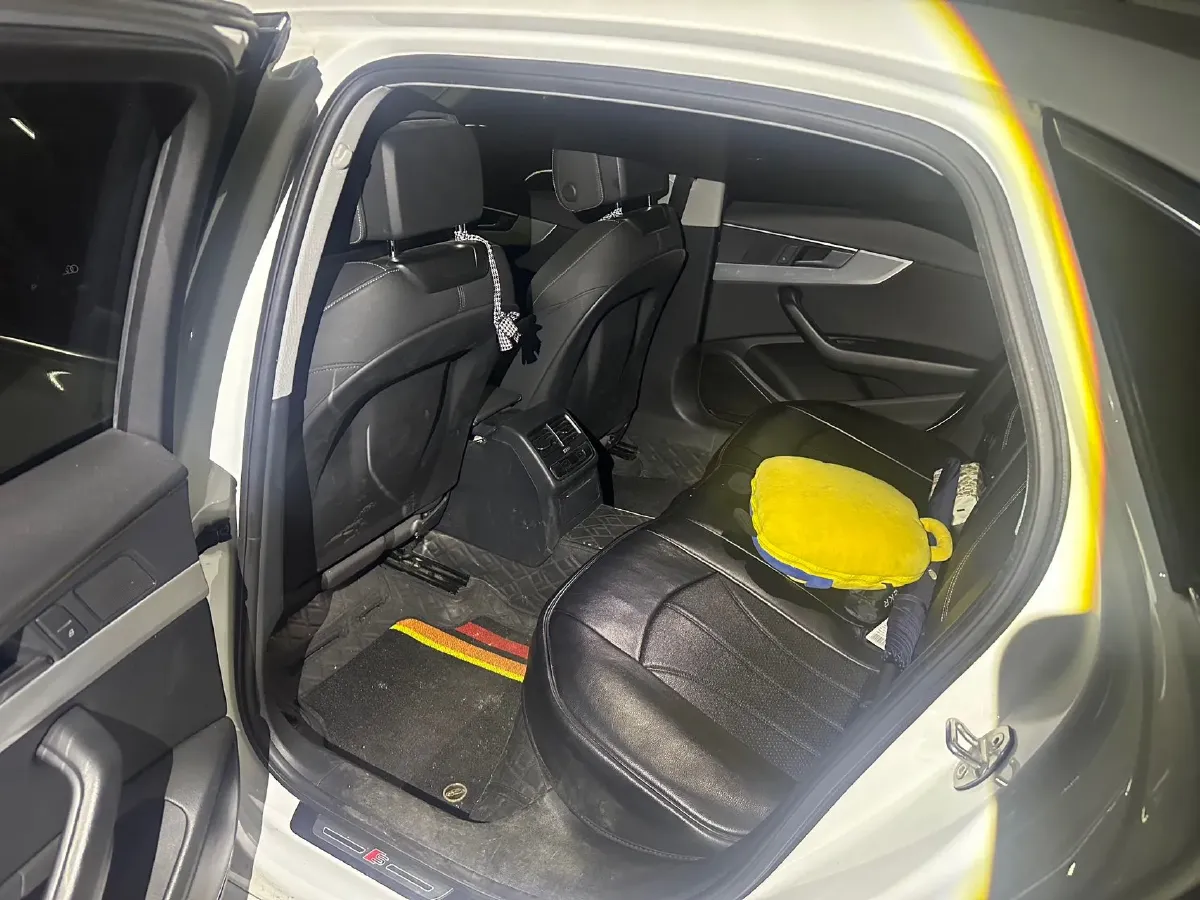 2020 Audi A4L 2.0T 190HP L4 7DCT,autocango,china used car exporter,china ev exporter,chinese used car exporter,chinese used ev exporter