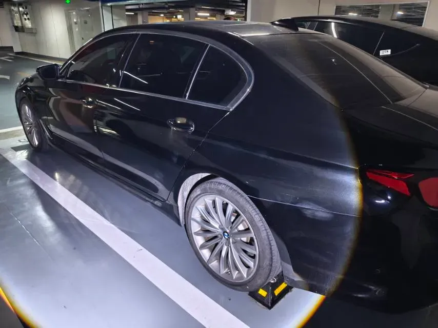 2022 BMW 5 Series 2.0T 252HP L4 8AT,autocango,china used car exporter,china ev exporter,chinese used car exporter,chinese used ev exporter