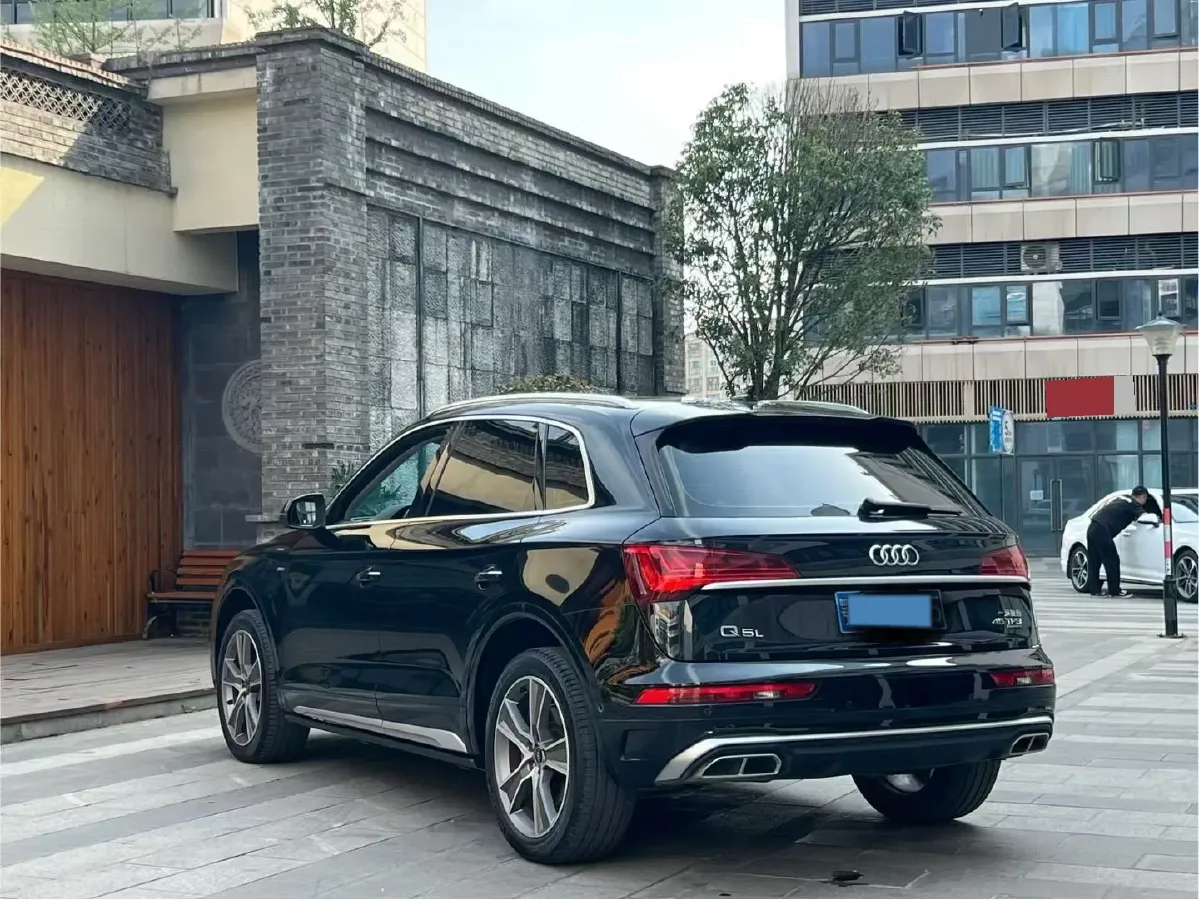 2023 Audi Q5L 2.0T 245HP L4 7DCT,autocango,china used car exporter,china ev exporter,chinese used car exporter,chinese used ev exporter