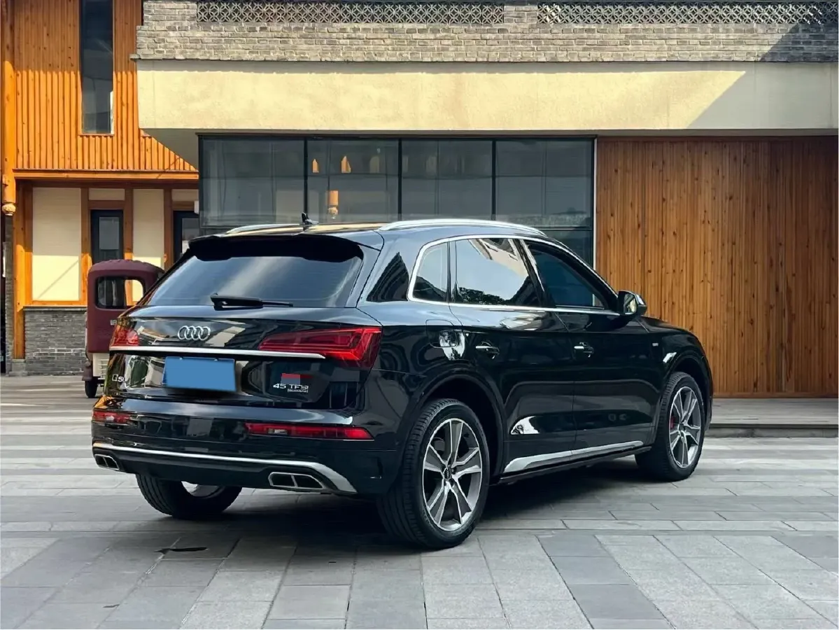 2023 Audi Q5L 2.0T 245HP L4 7DCT,autocango,china used car exporter,china ev exporter,chinese used car exporter,chinese used ev exporter