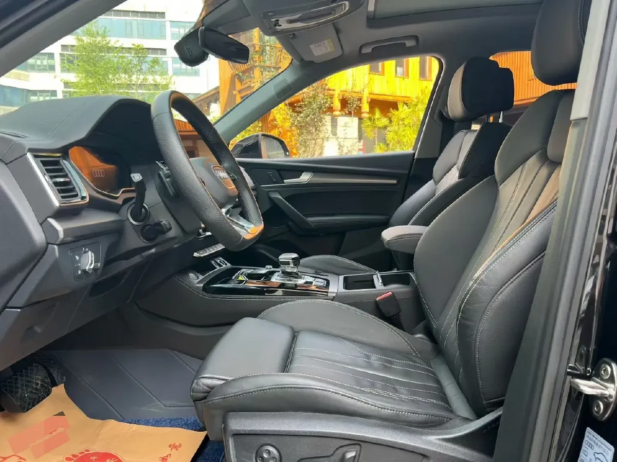 2023 Audi Q5L 2.0T 245HP L4 7DCT,autocango,china used car exporter,china ev exporter,chinese used car exporter,chinese used ev exporter