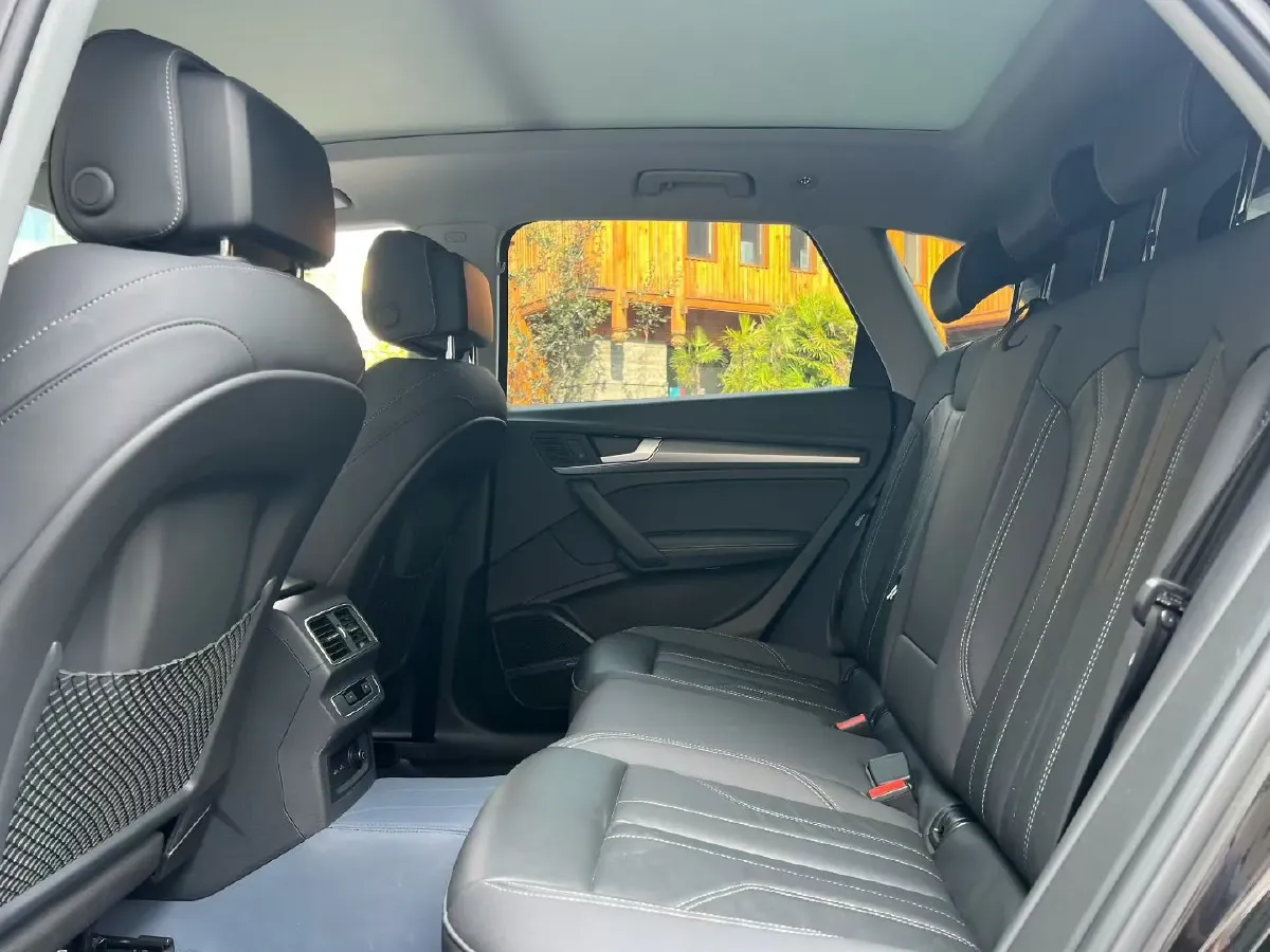 2023 Audi Q5L 2.0T 245HP L4 7DCT,autocango,china used car exporter,china ev exporter,chinese used car exporter,chinese used ev exporter