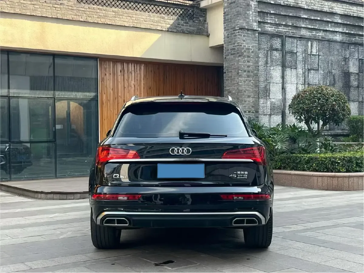 2023 Audi Q5L 2.0T 245HP L4 7DCT,autocango,china used car exporter,china ev exporter,chinese used car exporter,chinese used ev exporter
