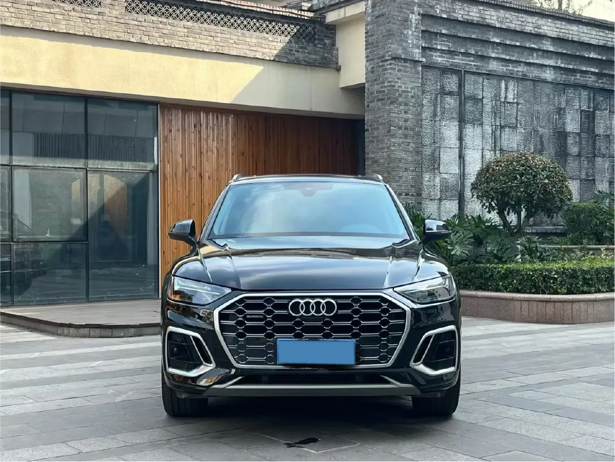 2023 Audi Q5L 2.0T 245HP L4 7DCT,autocango,china used car exporter,china ev exporter,chinese used car exporter,chinese used ev exporter