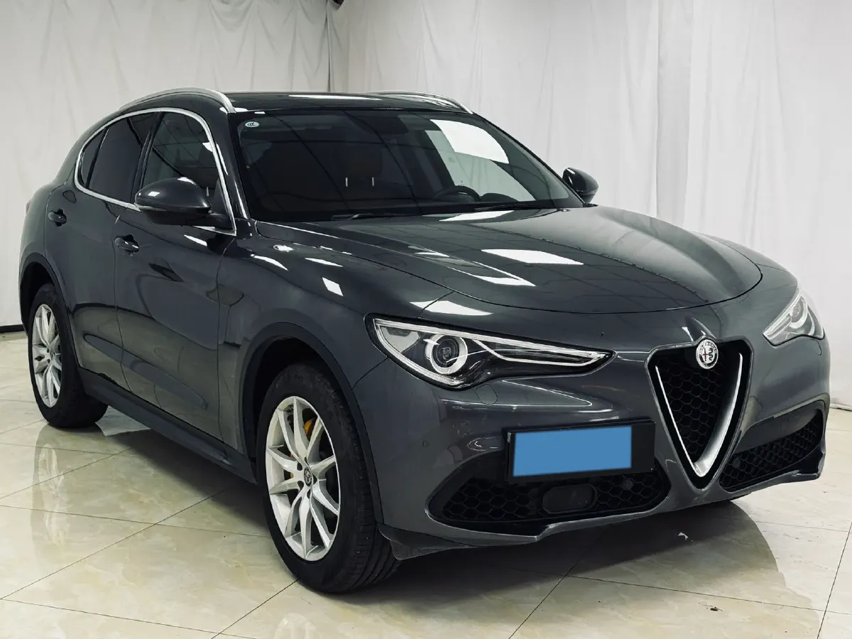 2017 Alfa Romeo Stelvio 2.0T 200HP L4 8AT,autocango,china used car exporter,china ev exporter,chinese used car exporter,chinese used ev exporter