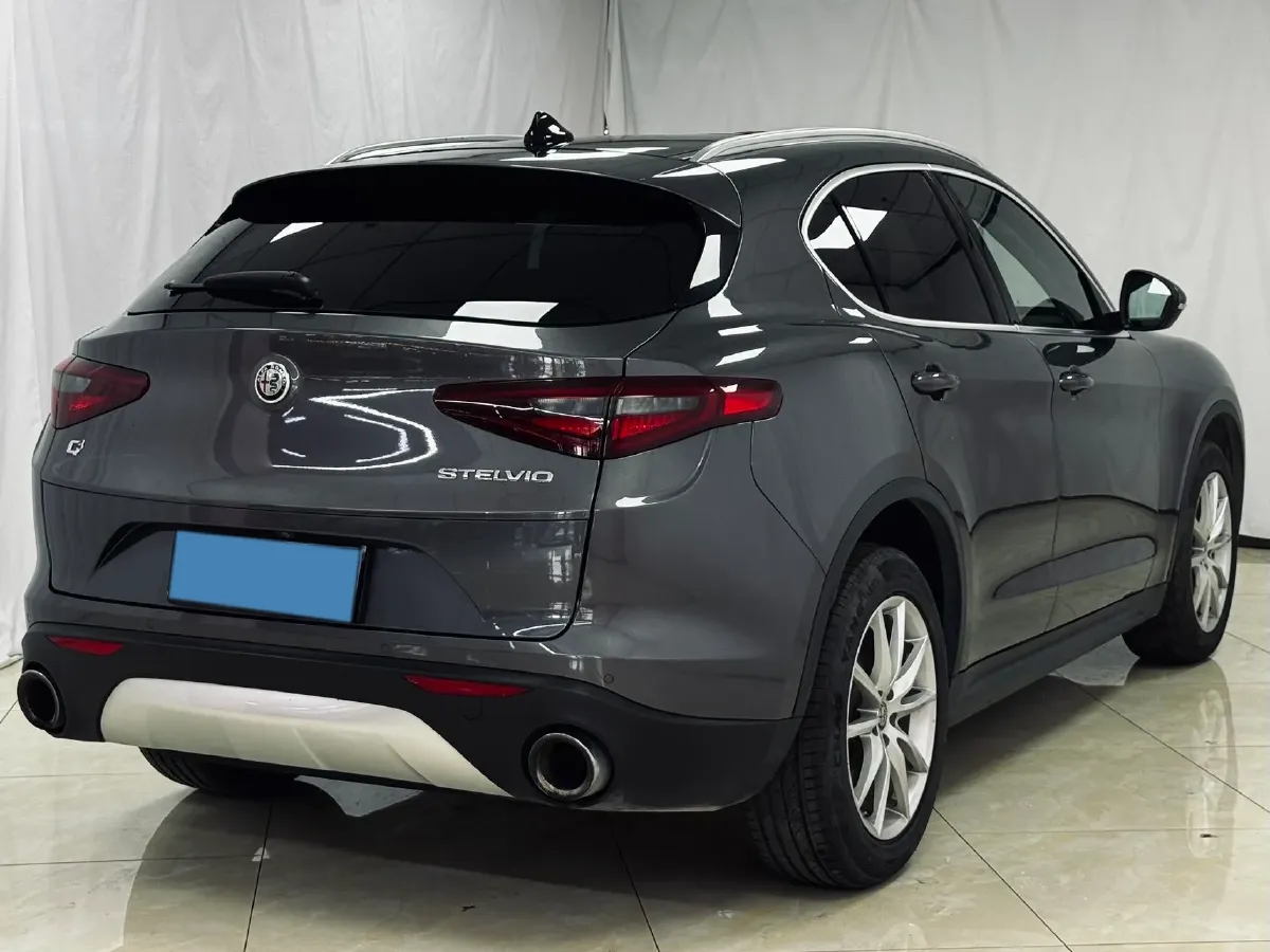 2017 Alfa Romeo Stelvio 2.0T 200HP L4 8AT,autocango,china used car exporter,china ev exporter,chinese used car exporter,chinese used ev exporter