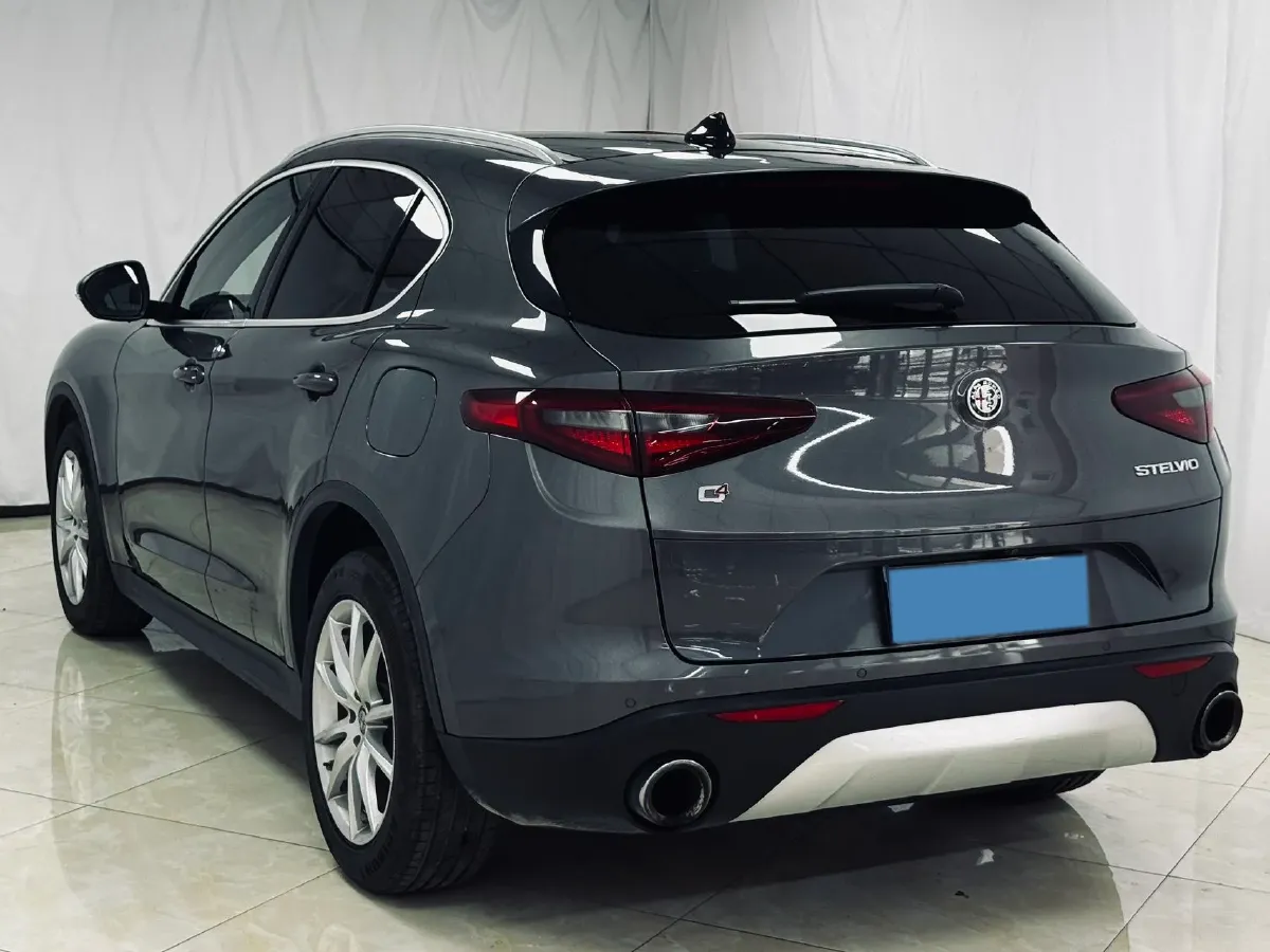 2017 Alfa Romeo Stelvio 2.0T 200HP L4 8AT,autocango,china used car exporter,china ev exporter,chinese used car exporter,chinese used ev exporter