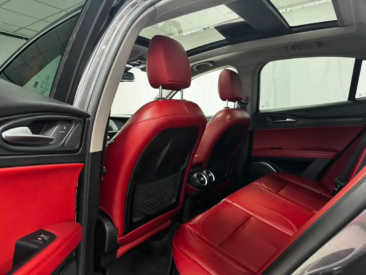 2017 Alfa Romeo Stelvio 2.0T 200HP L4 8AT,autocango,china used car exporter,china ev exporter,chinese used car exporter,chinese used ev exporter
