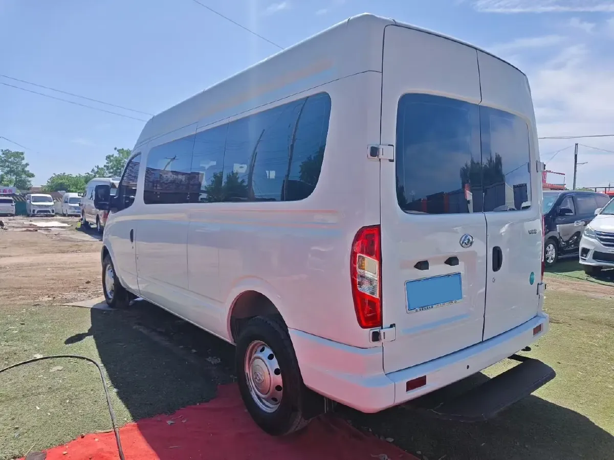 2023 MAXUS XinTu V80 2.0T 127HP L4 6MT,autocango,china used car exporter,china ev exporter,chinese used car exporter,chinese used ev exporter
