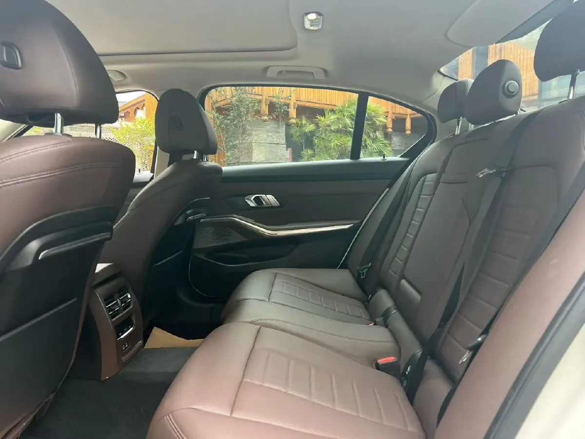2021 BMW 3 Series 2.0T 156HP L4 8AT,autocango,china used car exporter,china ev exporter,chinese used car exporter,chinese used ev exporter