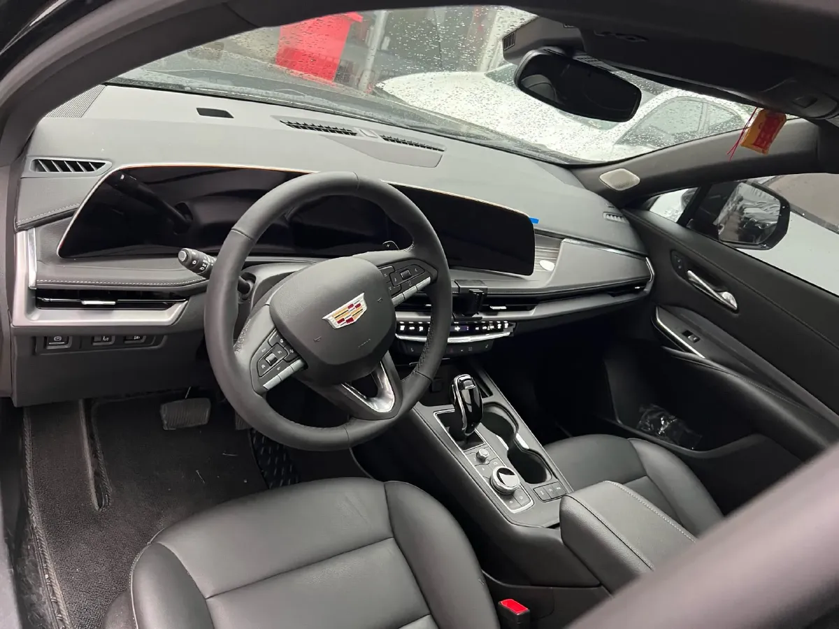 2025 Cadillac XT5 2.0T 237HP L4 9AT,autocango,china used car exporter,china ev exporter,chinese used car exporter,chinese used ev exporter
