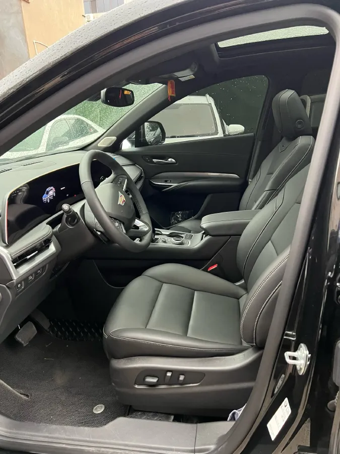 2025 Cadillac XT5 2.0T 237HP L4 9AT,autocango,china used car exporter,china ev exporter,chinese used car exporter,chinese used ev exporter
