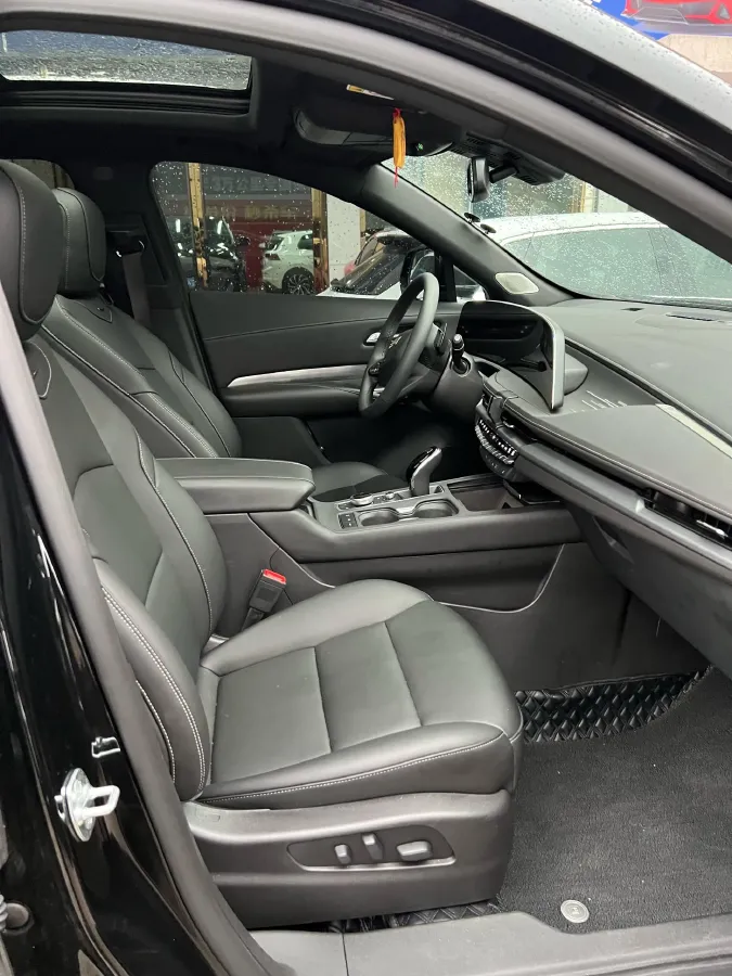 2025 Cadillac XT5 2.0T 237HP L4 9AT,autocango,china used car exporter,china ev exporter,chinese used car exporter,chinese used ev exporter