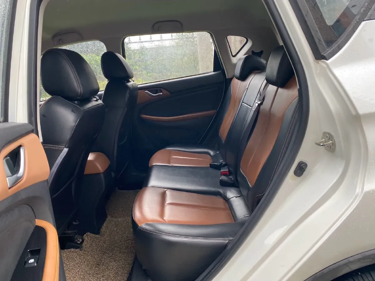 2017 Landwind X2 1.6L 125HP L4 4AT,autocango,china used car exporter,china ev exporter,chinese used car exporter,chinese used ev exporter