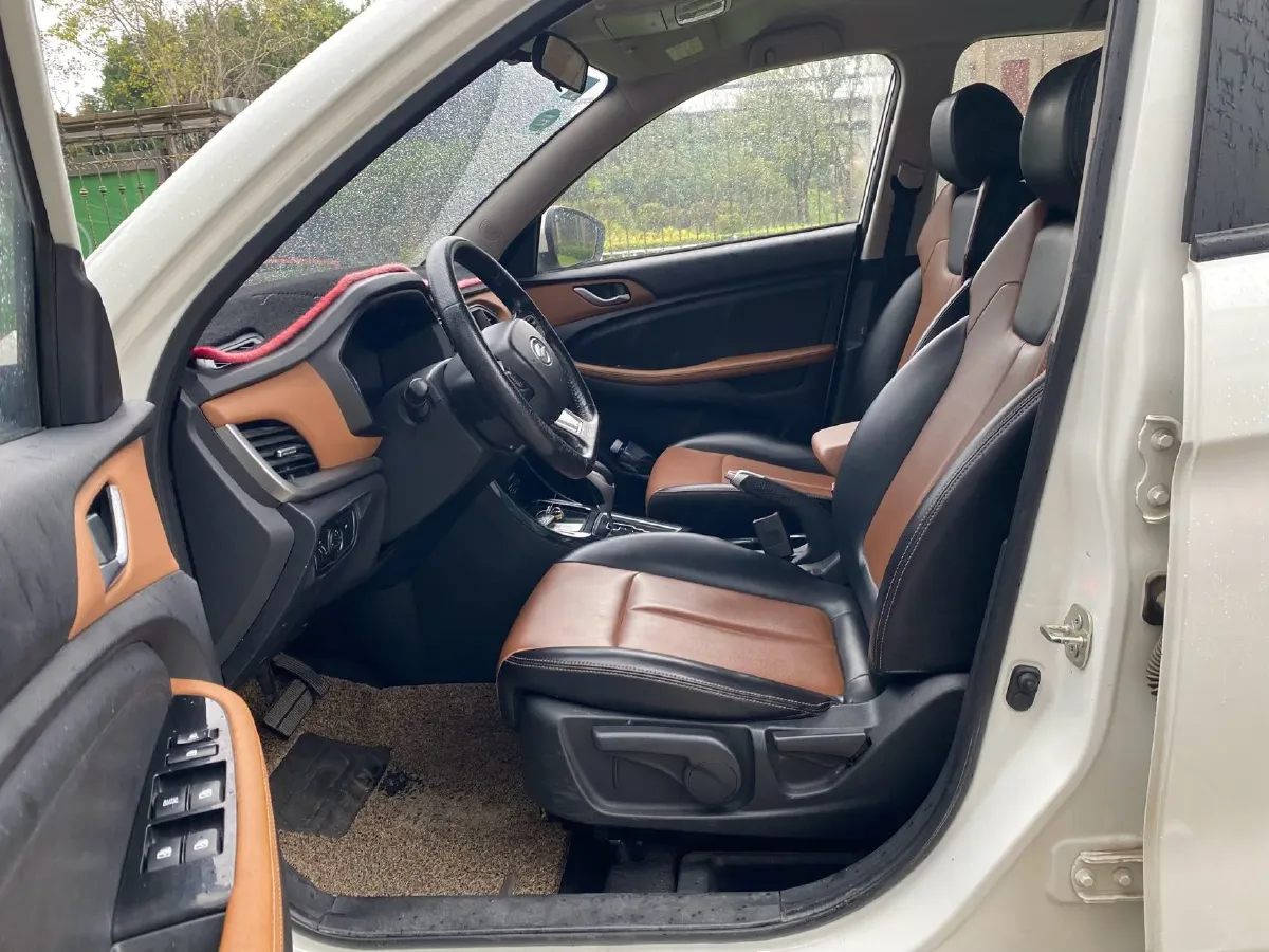 2017 Landwind X2 1.6L 125HP L4 4AT,autocango,china used car exporter,china ev exporter,chinese used car exporter,chinese used ev exporter