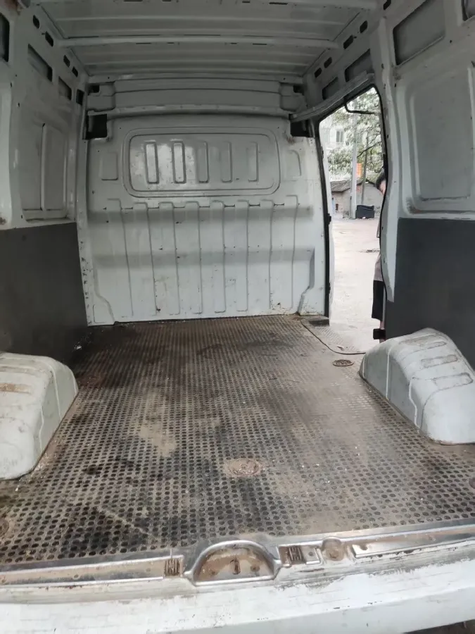 2021 MAXUS XinTu V80 2.0T 139HP L4 6MT,autocango,china used car exporter,china ev exporter,chinese used car exporter,chinese used ev exporter