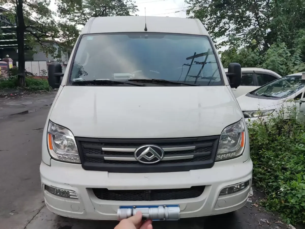 2021 MAXUS XinTu V80 2.0T 139HP L4 6MT,autocango,china used car exporter,china ev exporter,chinese used car exporter,chinese used ev exporter