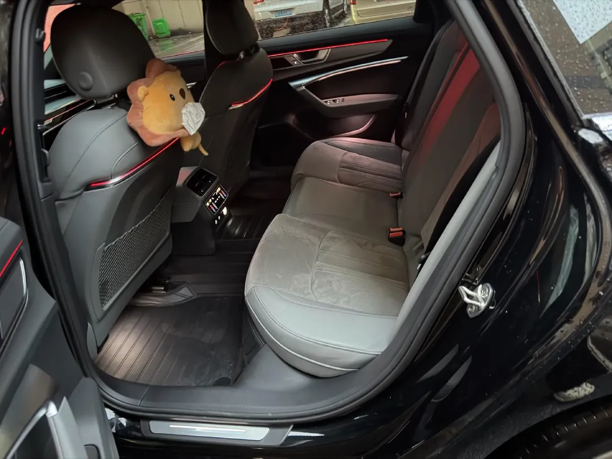 2023 Audi A6L 2.0T 245HP L4 7DCT,autocango,china used car exporter,china ev exporter,chinese used car exporter,chinese used ev exporter