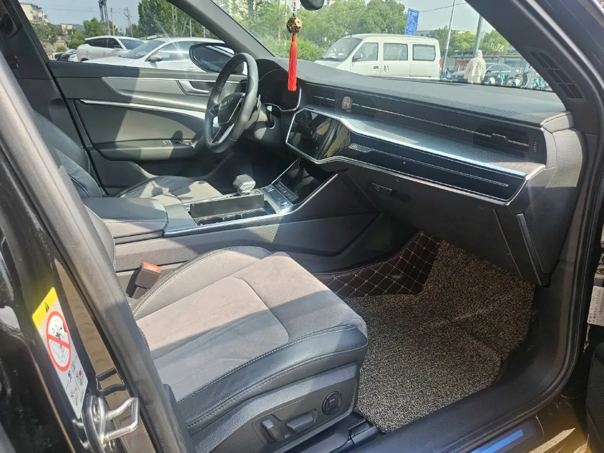 2020 Audi A6L 2.0T 190HP L4 7DCT,autocango,china used car exporter,china ev exporter,chinese used car exporter,chinese used ev exporter