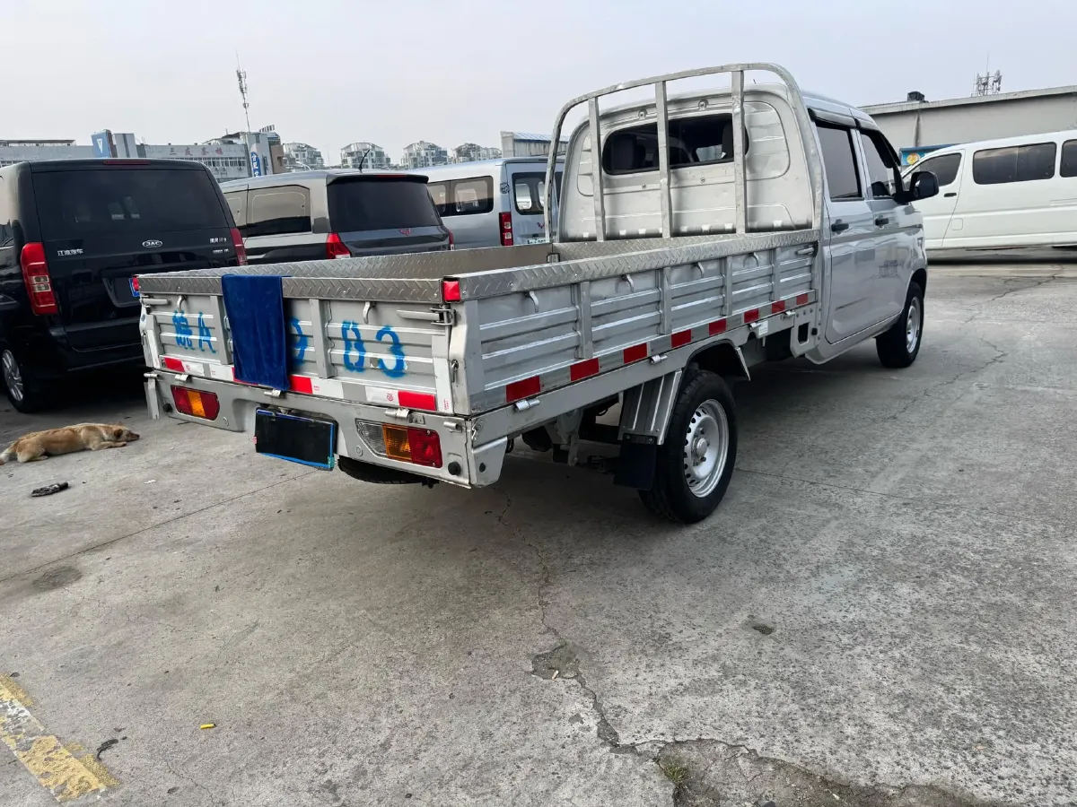 2023 WuLing RongGuang New Truck 1.5L 102HP L4 5MT,autocango,china used car exporter,china ev exporter,chinese used car exporter,chinese used ev exporter