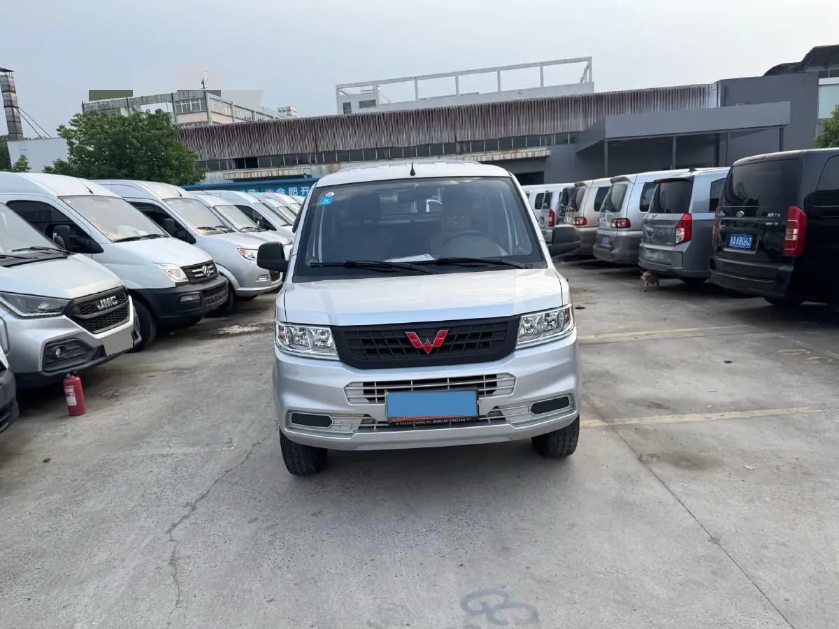 2023 WuLing RongGuang New Truck 1.5L 102HP L4 5MT,autocango,china used car exporter,china ev exporter,chinese used car exporter,chinese used ev exporter