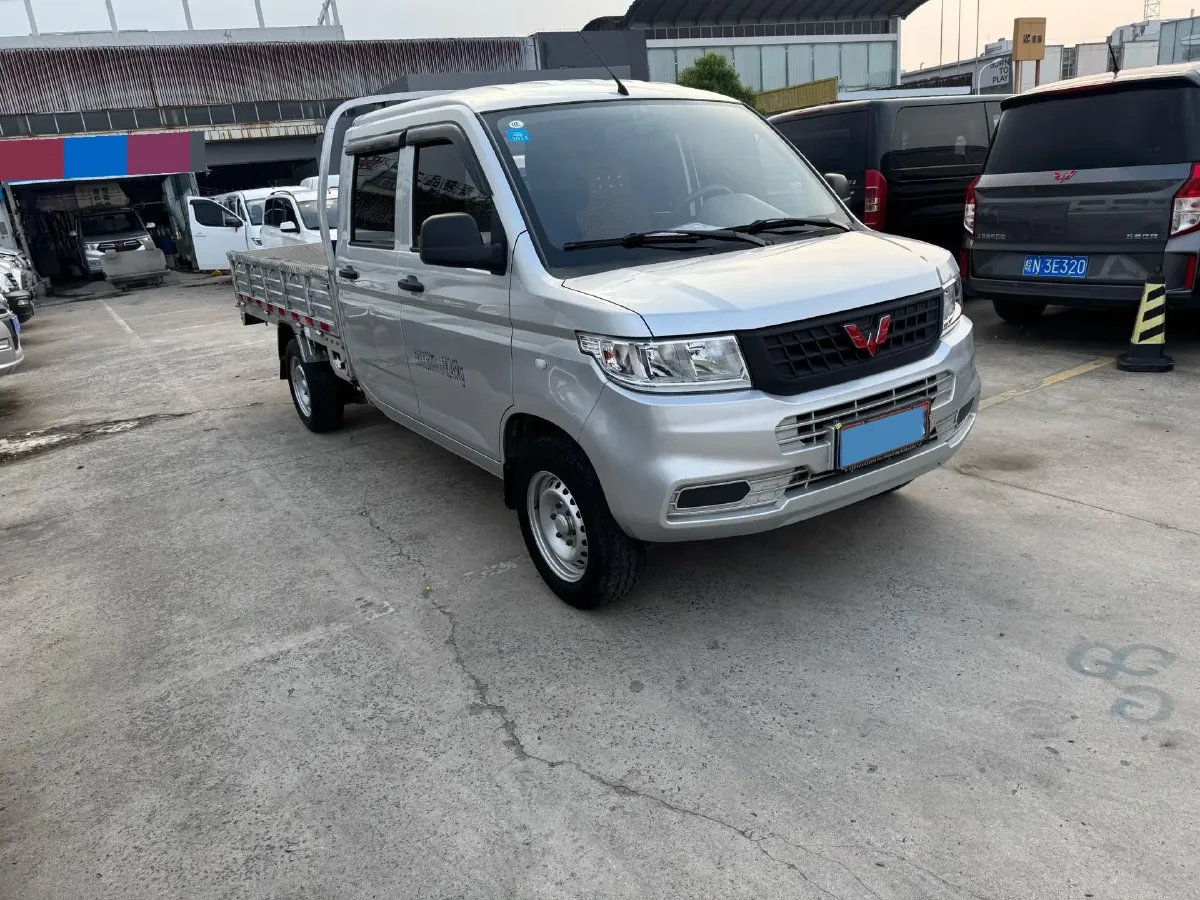 2023 WuLing RongGuang New Truck 1.5L 102HP L4 5MT,autocango,china used car exporter,china ev exporter,chinese used car exporter,chinese used ev exporter