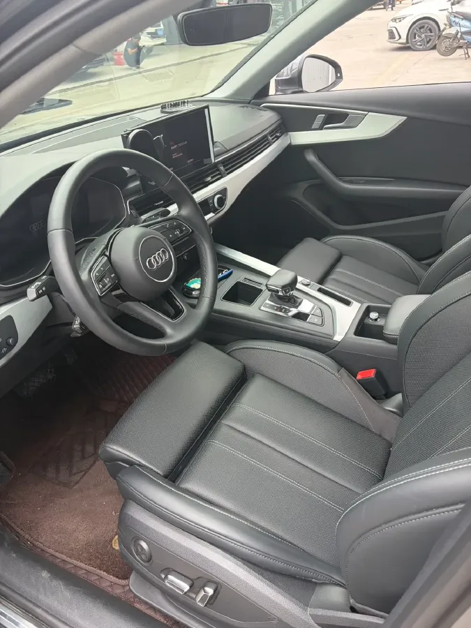 2025 Audi A4L 2.0T 190HP L4 7DCT,autocango,china used car exporter,china ev exporter,chinese used car exporter,chinese used ev exporter