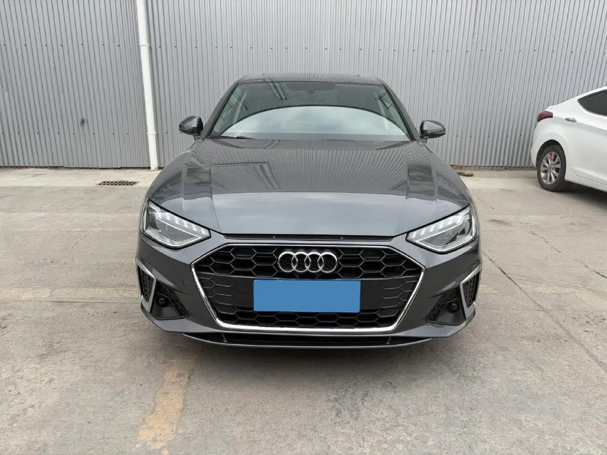 2025 Audi A4L 2.0T 190HP L4 7DCT,autocango,china used car exporter,china ev exporter,chinese used car exporter,chinese used ev exporter