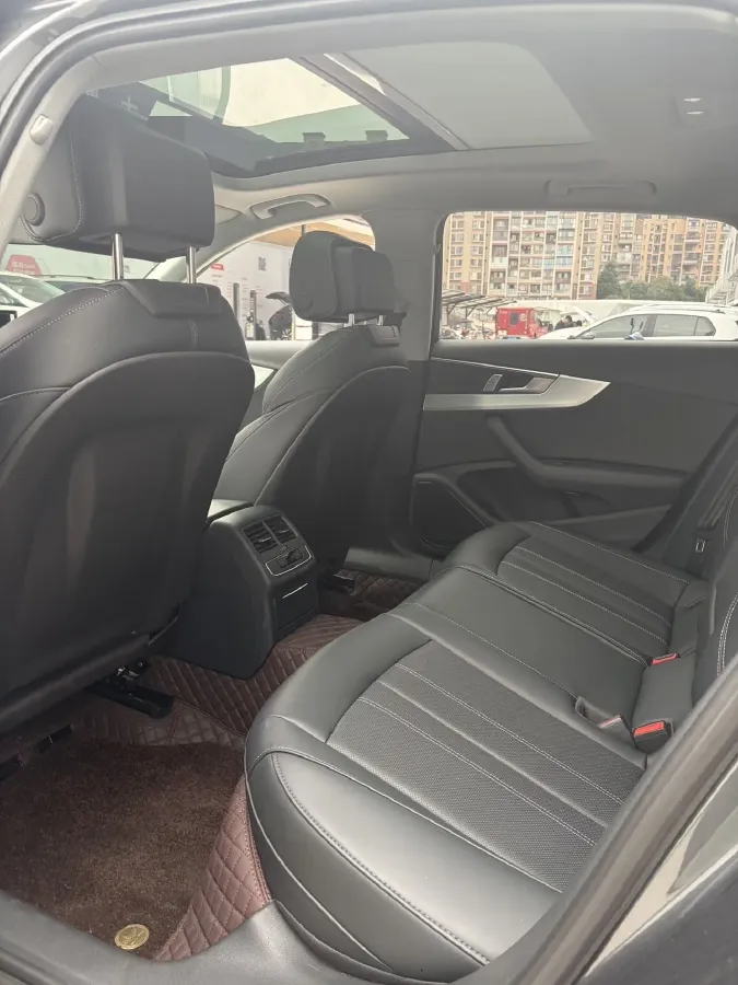 2025 Audi A4L 2.0T 190HP L4 7DCT,autocango,china used car exporter,china ev exporter,chinese used car exporter,chinese used ev exporter