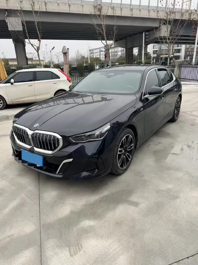 2025 BMW 5 Series 2.0T 258HP L4 8AT,autocango,china used car exporter,china ev exporter,chinese used car exporter,chinese used ev exporter