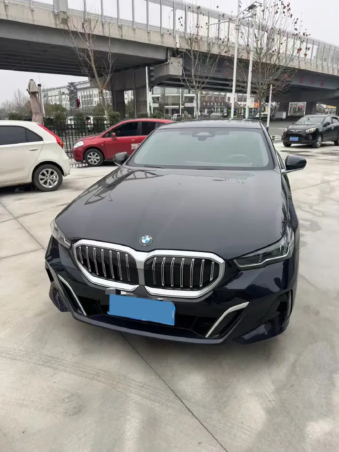 2025 BMW 5 Series 2.0T 258HP L4 8AT,autocango,china used car exporter,china ev exporter,chinese used car exporter,chinese used ev exporter