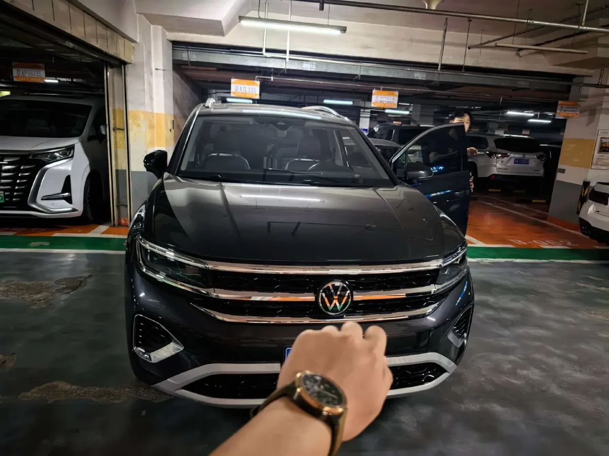 2021 Volkswagen Talagon 2.0T 220HP L4 7DCT,autocango,china used car exporter,china ev exporter,chinese used car exporter,chinese used ev exporter
