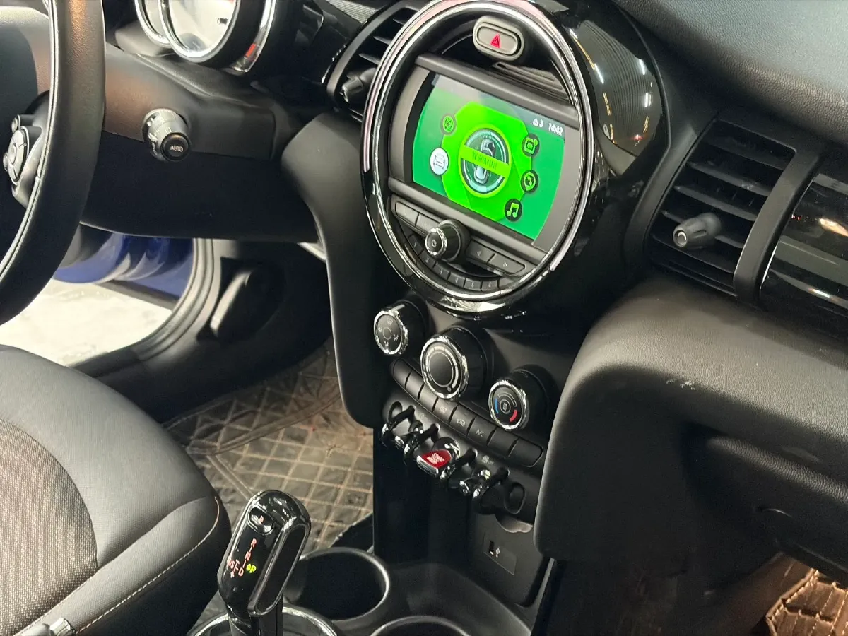 2020 MINI MINI 1.5T 102HP L3 7DCT,autocango,china used car exporter,china ev exporter,chinese used car exporter,chinese used ev exporter