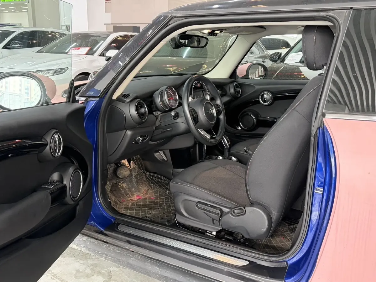 2020 MINI MINI 1.5T 102HP L3 7DCT,autocango,china used car exporter,china ev exporter,chinese used car exporter,chinese used ev exporter