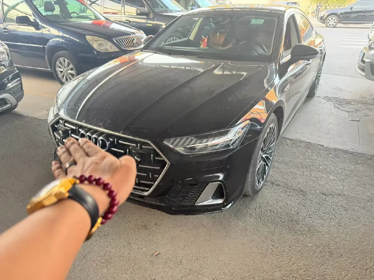 2024 Audi A7L 2.0T 245HP L4 7DCT,autocango,china used car exporter,china ev exporter,chinese used car exporter,chinese used ev exporter