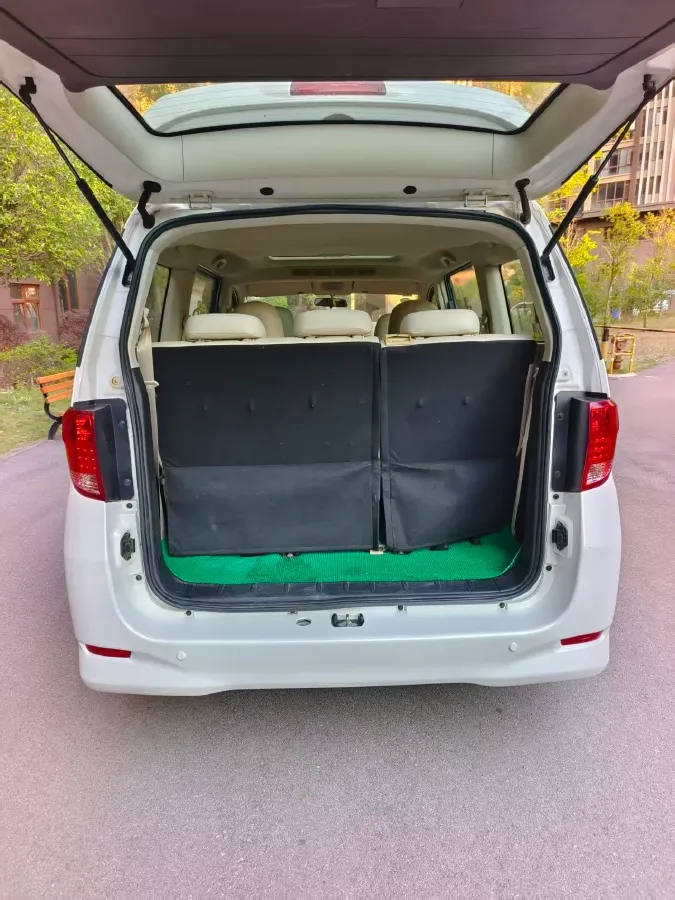 2018 Yema SiPaiKa 1.5L 112HP L4 5MT,autocango,china used car exporter,china ev exporter,chinese used car exporter,chinese used ev exporter