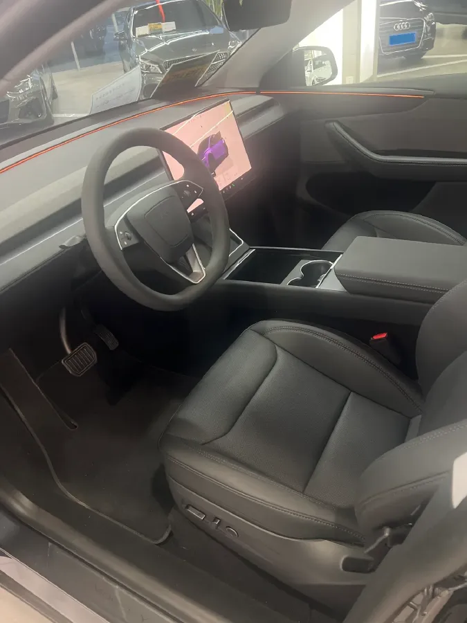 2025 Tesla Model Y BEV 62.5KWH,autocango,china used car exporter,china ev exporter,chinese used car exporter,chinese used ev exporter