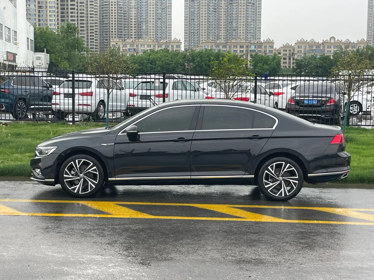 2021 Volkswagen Magotan 2.0T 186HP L4 7DCT,autocango,china used car exporter,china ev exporter,chinese used car exporter,chinese used ev exporter