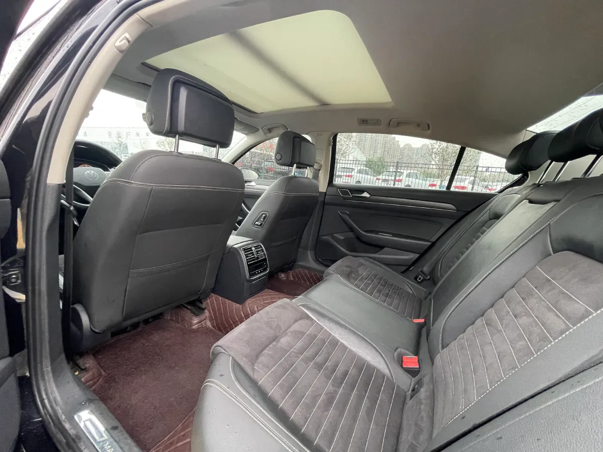 2021 Volkswagen Magotan 2.0T 186HP L4 7DCT,autocango,china used car exporter,china ev exporter,chinese used car exporter,chinese used ev exporter