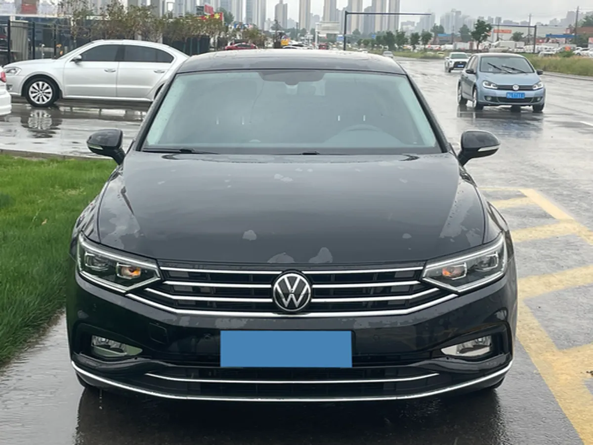 2021 Volkswagen Magotan 2.0T 186HP L4 7DCT,autocango,china used car exporter,china ev exporter,chinese used car exporter,chinese used ev exporter