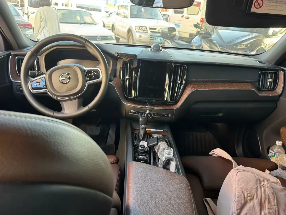 2021 Volvo XC60 2.0T 250HP L4 8AT,autocango,china used car exporter,china ev exporter,chinese used car exporter,chinese used ev exporter