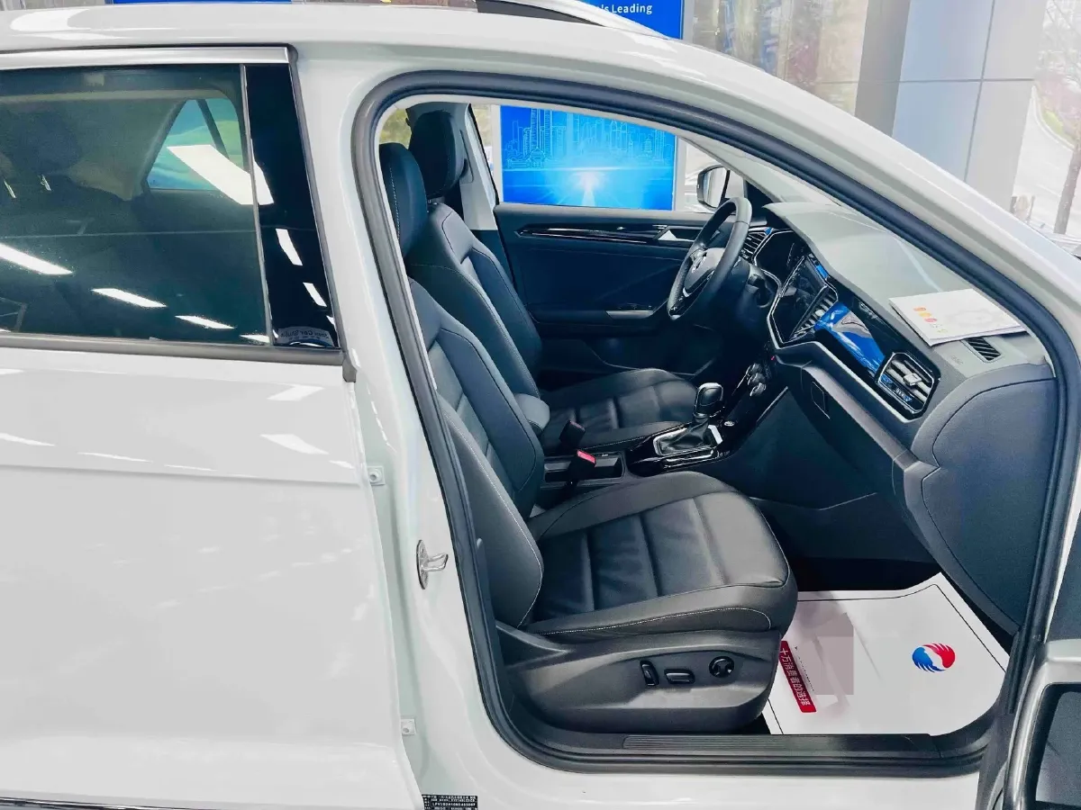 2022 Volkswagen T-Roc 1.4T 150HP L4 7DCT,autocango,china used car exporter,china ev exporter,chinese used car exporter,chinese used ev exporter