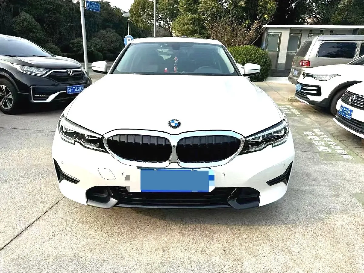 2022 BMW 3 Series 2.0T 156HP L4 8AT,autocango,china used car exporter,china ev exporter,chinese used car exporter,chinese used ev exporter