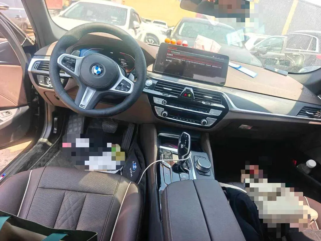 2022 BMW 5 Series 2.0T 252HP L4 8AT,autocango,china used car exporter,china ev exporter,chinese used car exporter,chinese used ev exporter